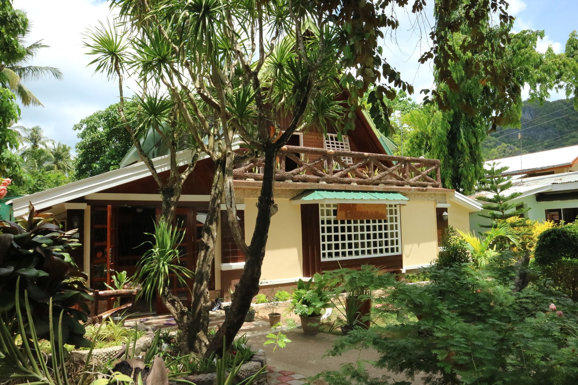 Peak House Garden Pension Ель-Нідо Екстер'єр фото